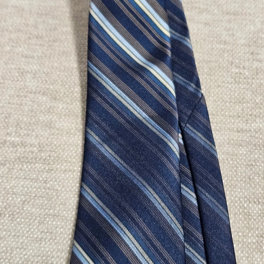 Givenchy Tie Mens OS Navy Striped Gentlemen Paris Vintage Silk Feel Logo 57x3
